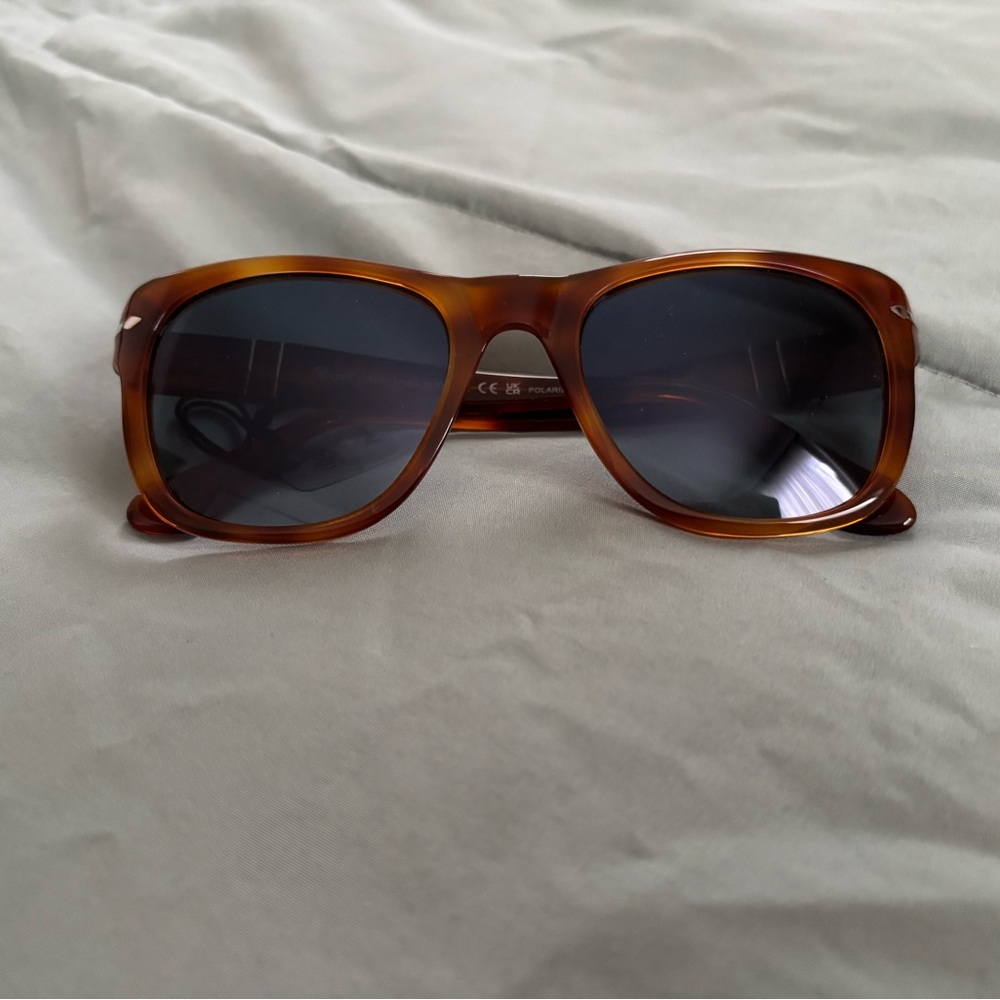 Persol NIB Tortoise Shell Sunglasses Unisex PO3313S
